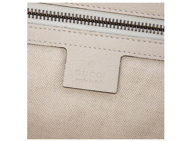 Borsa a tracolla a mezzaluna Gucci in pelle di vitello martellata bianca con logo - vista 5