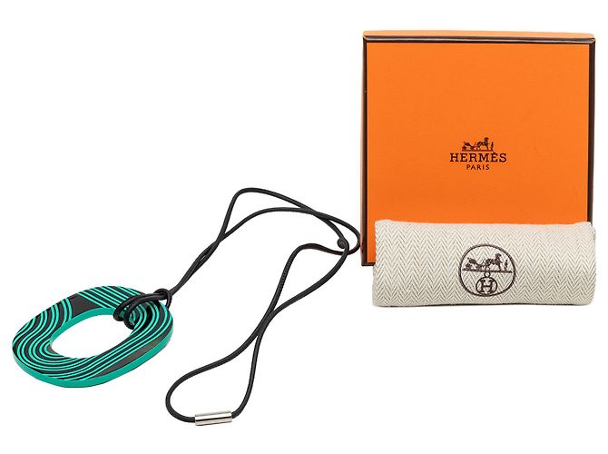 Collar colgante Isthme Pop PM en laca verde Hermès - vista 8