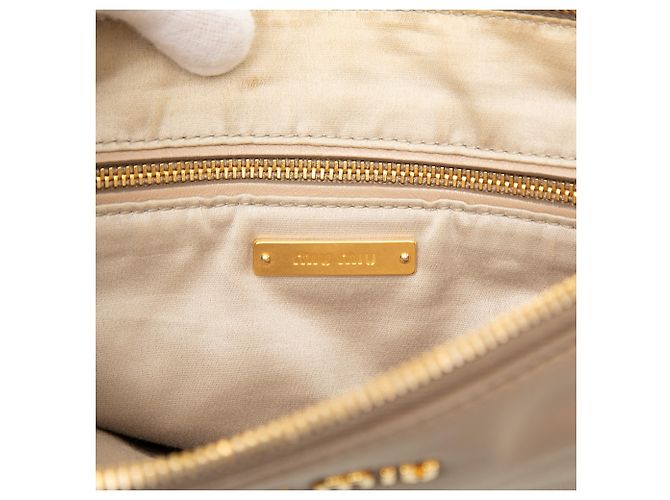 Clutch in pelle borchiata beige Miu Miu - vista 5