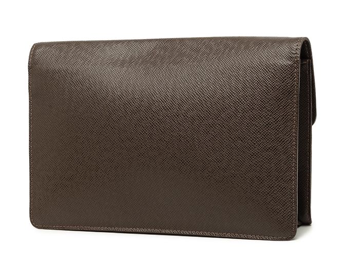 Louis Vuitton Brown Taiga Belaia Clutch Castaño Marrón oscuro - vista 2