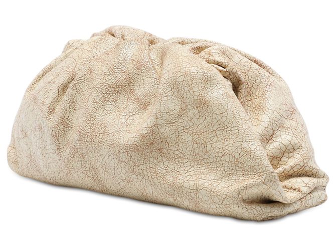 Bottega Veneta The Pouch in pelle di vitello craquelé Beige - vista 2