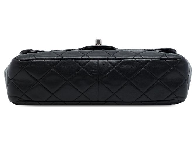 Chanel Black Medium Quilted Lambskin Around Pockets Flap Preto - vista 3