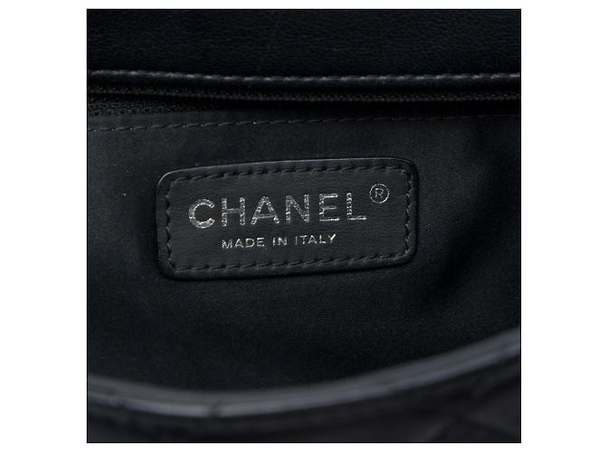 Chanel Black Medium Quilted Lambskin Around Pockets Flap Preto - vista 5