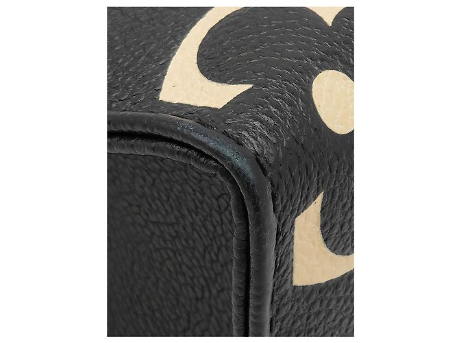 Louis Vuitton Black Bicolor Monogram Empreinte Giant Onthego PM Nero - vista 9