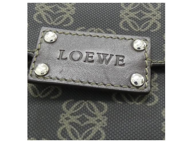 Loewe Schultertasche aus PVC Braun - Ansicht 4