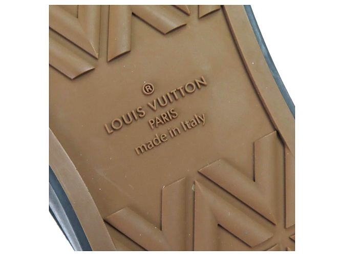 Baskets montantes Louis Vuitton Tattoo line Alps emblem Canvas Noir - vue 13