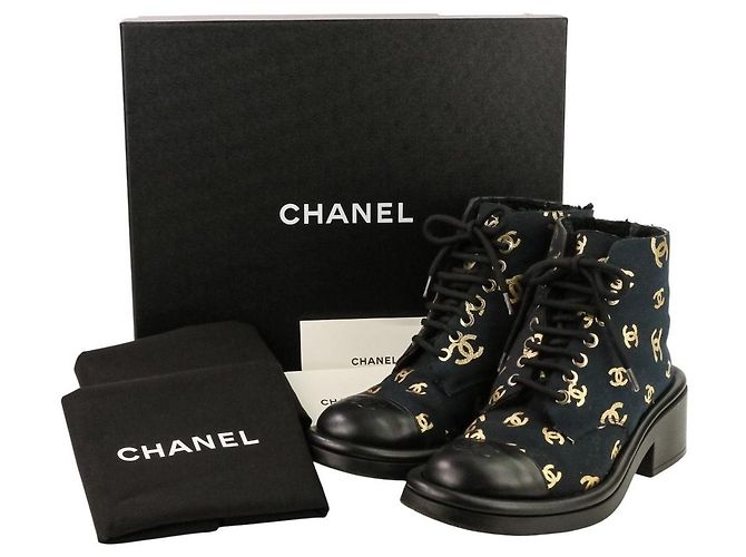Chanel 22B kurze Stiefel aus Canvas und Lammfell Schwarz - Ansicht 11