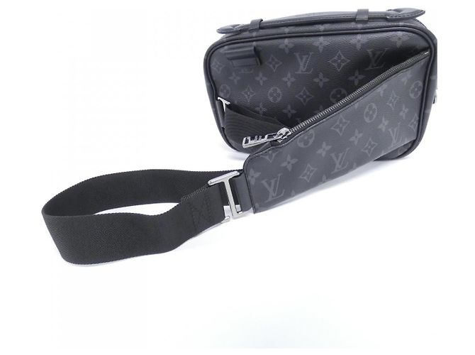 Bolsa de Ombro Louis Vuitton Monogram Eclipse Preto - vista 9