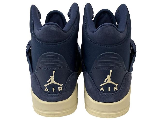 Autre Marque Baskets Nike Air Jordan 3 Retro Explorer Bleu Bleu Marine - vue 3