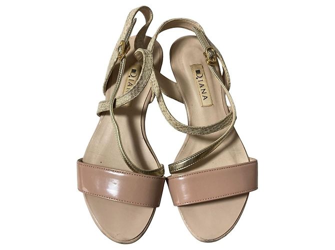 Autre Marque Sandales plates DIANA en cuir embossé python Rose Beige - vue 2