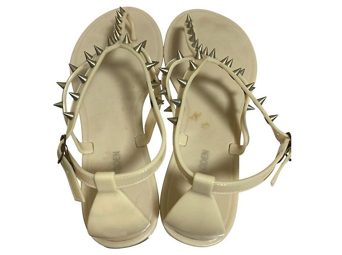 Autre Marque Sandali in gomma borchiati Steve Madden Beige - vista 4
