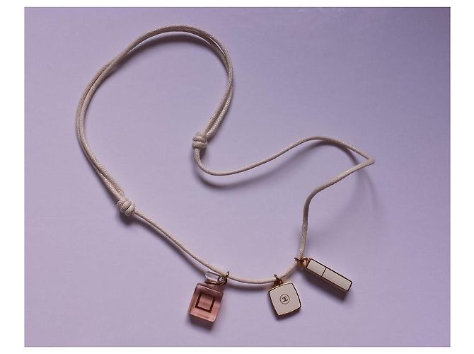 Mademoiselle Collar Chanel Parfum y Lápiz Labial Blanco Beige - vista 3
