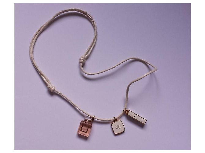 Mademoiselle Collar Chanel Parfum y Lápiz Labial Blanco Beige - vista 4