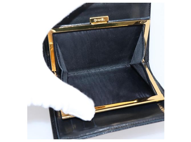 Carteira Compacta CHANEL COCO Mark em Couro Caviar Preta e Dourada CC Auth 206090V Preto Dourado - vista 9