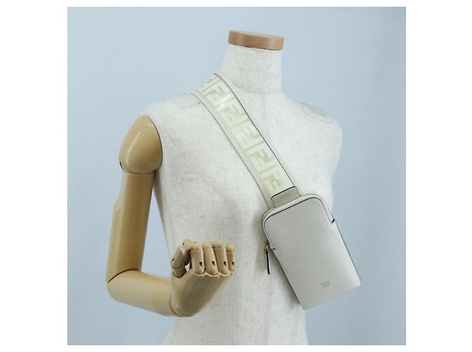 Tracolla FENDI Strap You in pelle 37'' White Gold Auth bs37411 Bianco D'oro - vista 25