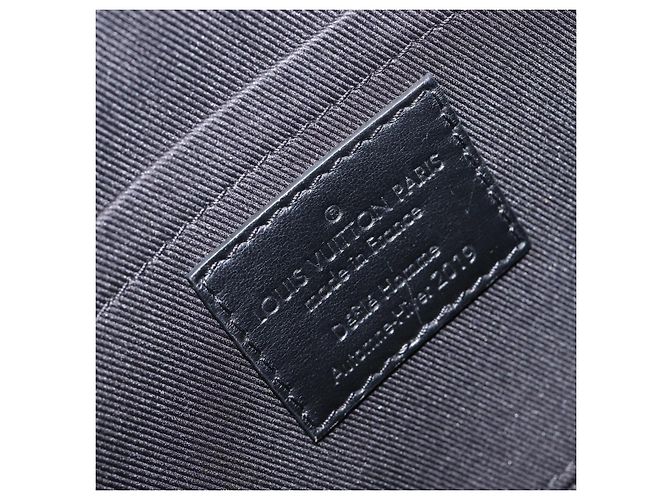 LOUIS VUITTON Taiga Rainbow Mini Soft Trunk Bag Black M30351 LV Auth 203152M Nero - vista 21