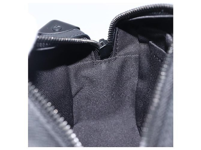 LOUIS VUITTON Taiga Rainbow Mini Soft Trunk Bag Black M30351 LV Auth 203152M Nero - vista 23