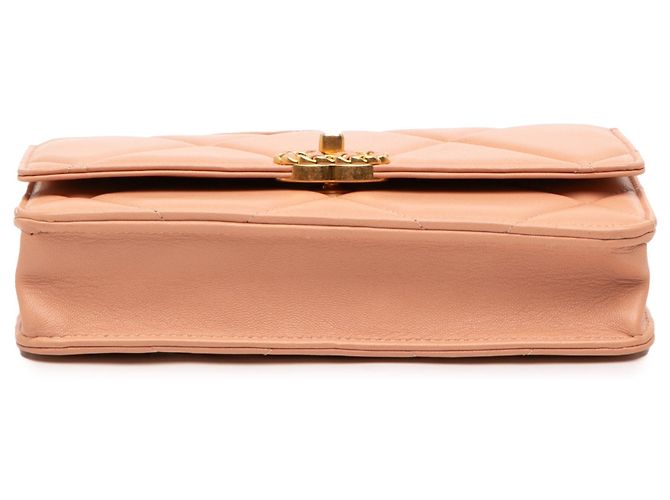 Borsa Chanel 19 Wallet on Chain in pelle di agnello matelassé rosa - vista 3