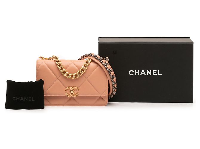 Borsa Chanel 19 Wallet on Chain in pelle di agnello matelassé rosa - vista 7