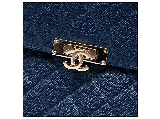 Clutch Chanel Large Quilted Caviar Golden Class O Case Blu - vista 5