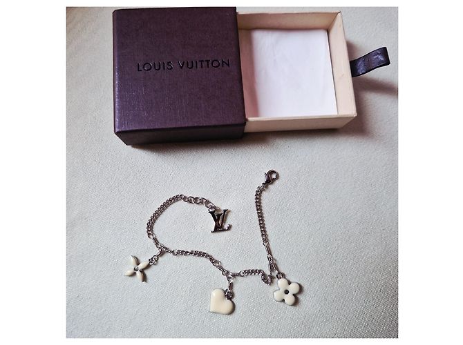 Louis Vuitton Armband mit Blumen- und Herzanhängern Silber Weiß - Ansicht 8