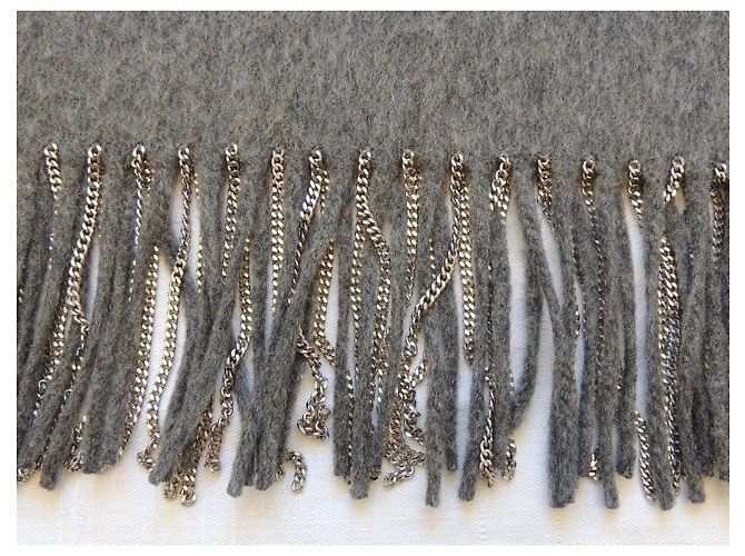 Chanel XXL Kaschmir-Schal in Grau mit Ketten-Logo - Ansicht 4