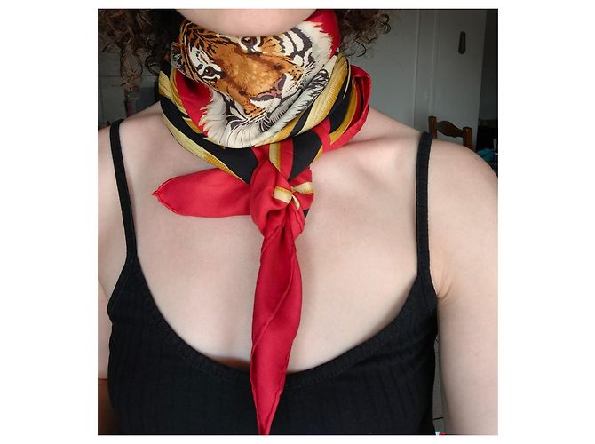 Hermès "Tigre Royal" Seidentuch Schwarz Rot Beige Golden - Ansicht 14