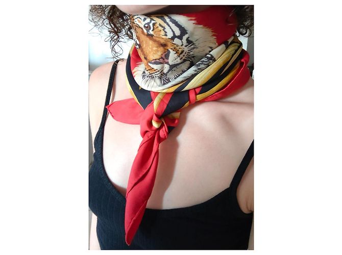 Hermès "Tigre Royal" Seidentuch Schwarz Rot Beige Golden - Ansicht 15