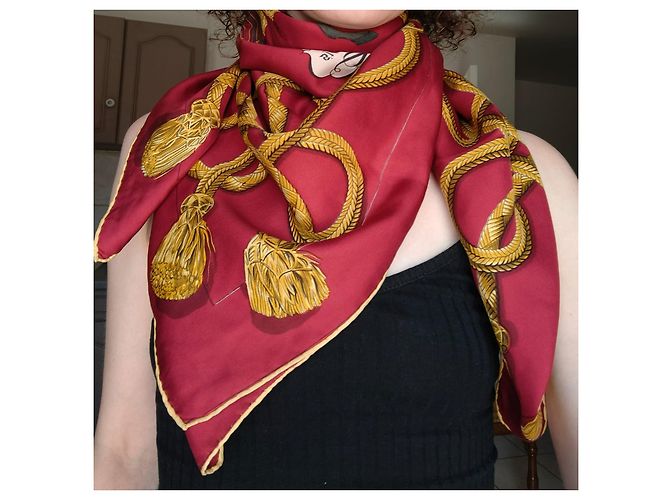 Pañuelo Hermès 90x90 de seda – Modelo "Palefroi" (Bordeaux y Oro) Roja Dorado - vista 10