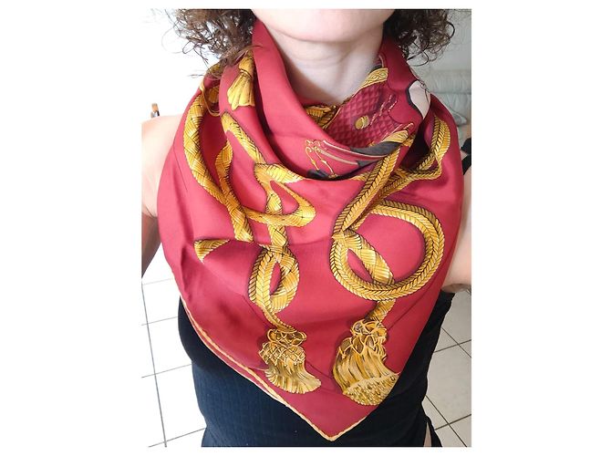 Pañuelo Hermès 90x90 de seda – Modelo "Palefroi" (Bordeaux y Oro) Roja Dorado - vista 11
