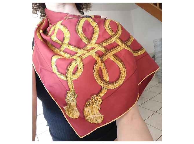 Pañuelo Hermès 90x90 de seda – Modelo "Palefroi" (Bordeaux y Oro) Roja Dorado - vista 14