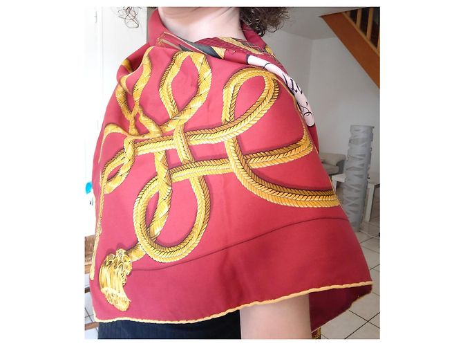 Pañuelo Hermès 90x90 de seda – Modelo "Palefroi" (Bordeaux y Oro) Roja Dorado - vista 15