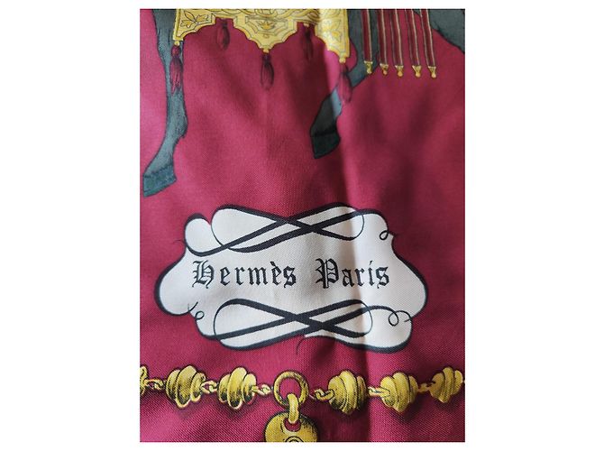 Pañuelo Hermès 90x90 de seda – Modelo "Palefroi" (Bordeaux y Oro) Roja Dorado - vista 2