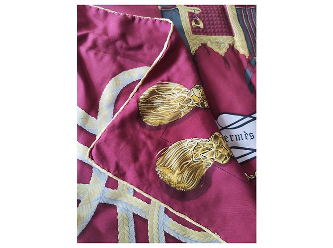 Pañuelo Hermès 90x90 de seda – Modelo "Palefroi" (Bordeaux y Oro) Roja Dorado - vista 6