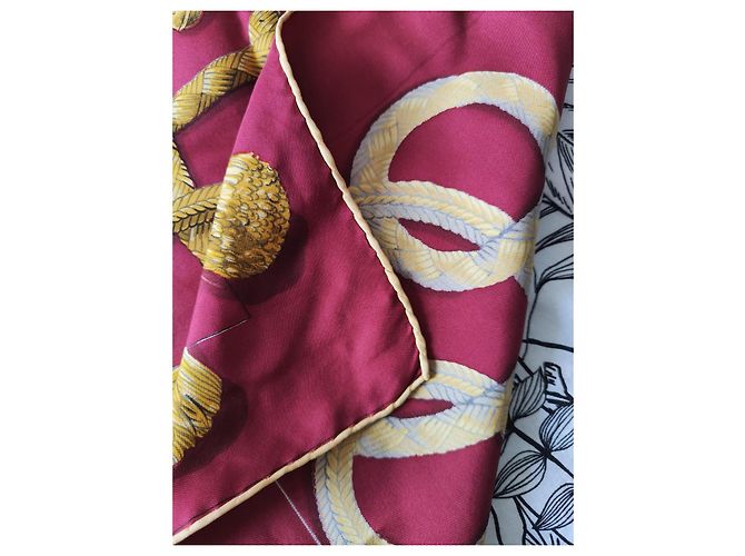 Pañuelo Hermès 90x90 de seda – Modelo "Palefroi" (Bordeaux y Oro) Roja Dorado - vista 7