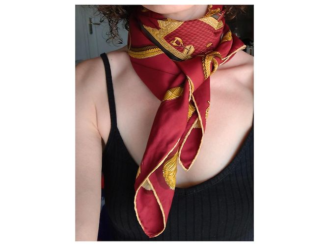 Pañuelo Hermès 90x90 de seda – Modelo "Palefroi" (Bordeaux y Oro) Roja Dorado - vista 8