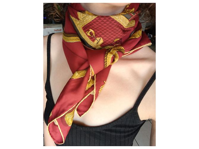 Pañuelo Hermès 90x90 de seda – Modelo "Palefroi" (Bordeaux y Oro) Roja Dorado - vista 9