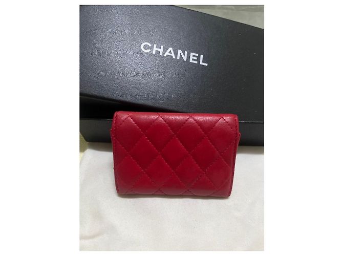 Chanel Portafoglio Classico in Pelle Matelassé Rosso - vista 2