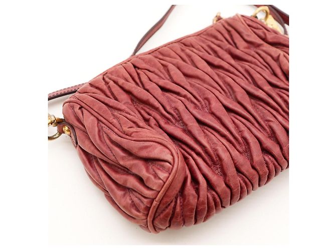 Miu Miu Borsa a spalla Matelassé in pelle rossa Bordò - vista 8