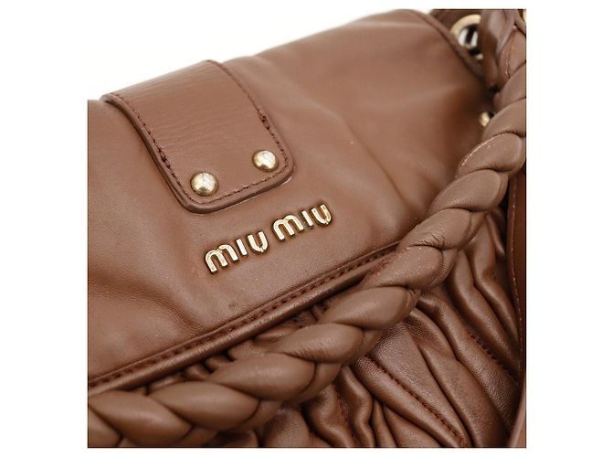 Miu Miu Borsa Hobo in Pelle Arricciata Marrone - vista 10