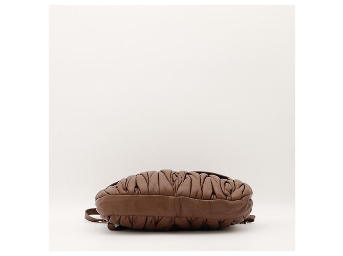 Miu Miu Borsa Hobo in Pelle Arricciata Marrone - vista 5