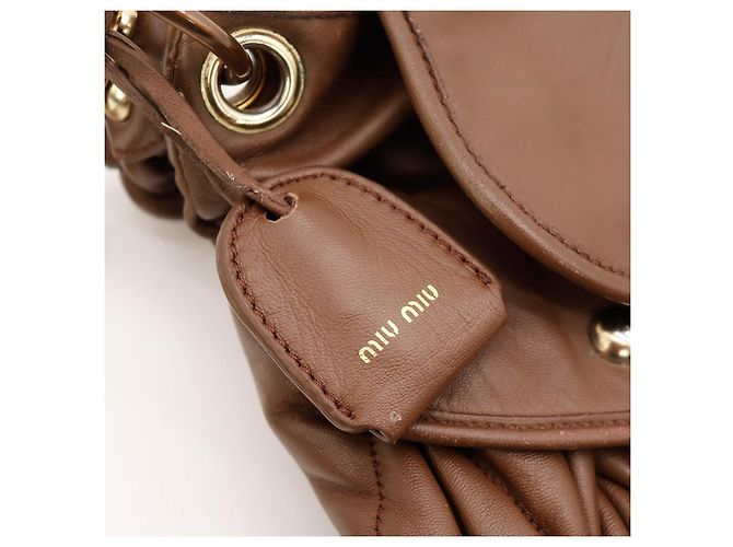 Miu Miu Borsa Hobo in Pelle Arricciata Marrone - vista 7