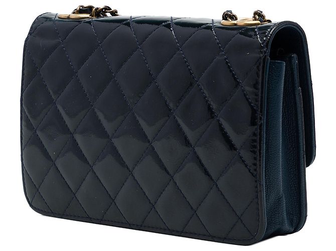 Chanel Blue Quilted Patent and Goatskin CC Eyelet Wallet On Chain Blau Marineblau - Ansicht 2