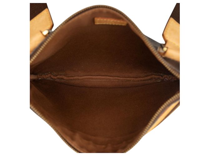 Louis Vuitton Bosphore Pochette Monogram Marrón Castaño - vista 4