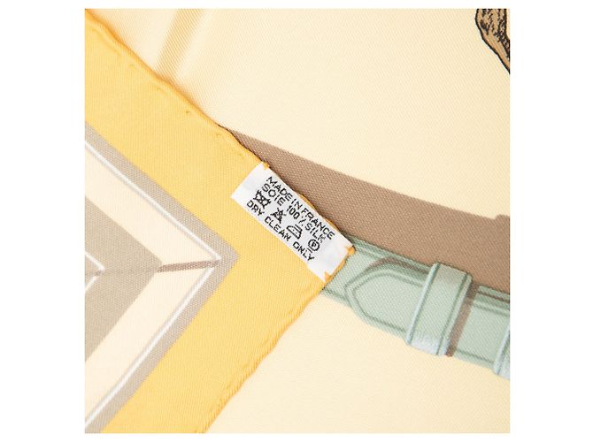Lenço de seda Hermès Brown Couvertures Et Tenues De Jour 90 Marrom Bege - vista 4
