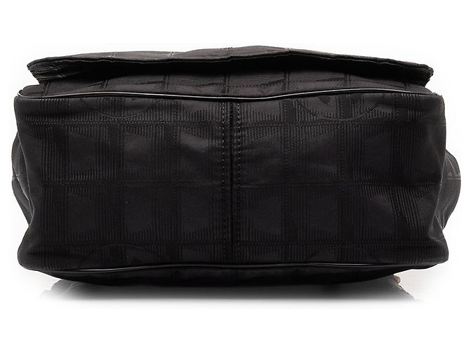 Borsa a tracolla Chanel Black New Travel Line in nylon Nero - vista 3