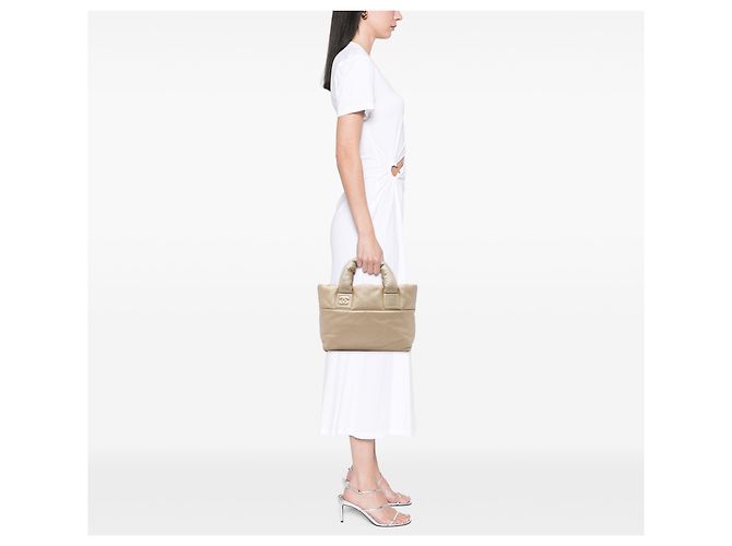 Chanel Coco Cocoon Reversible Tote Small em pele de cordeiro dourada Dourado - vista 5