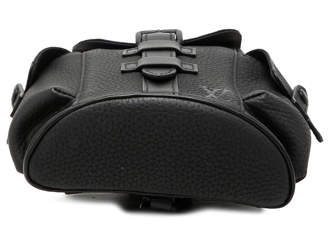 Louis Vuitton Black Taurillon Christopher XS Negro - vista 3