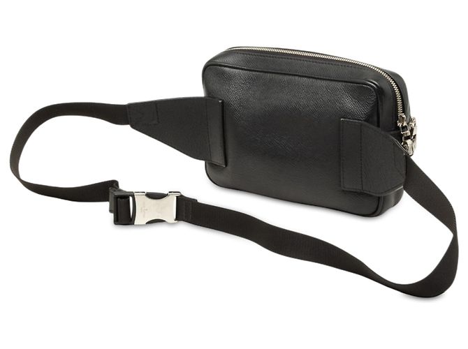 Bumbag Borsello Outdoor Louis Vuitton in pelle Taiga nera Nero - vista 2