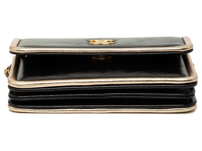 Clutch Chanel Black CC em couro de bezerro metalizado com corrente Preto - vista 3